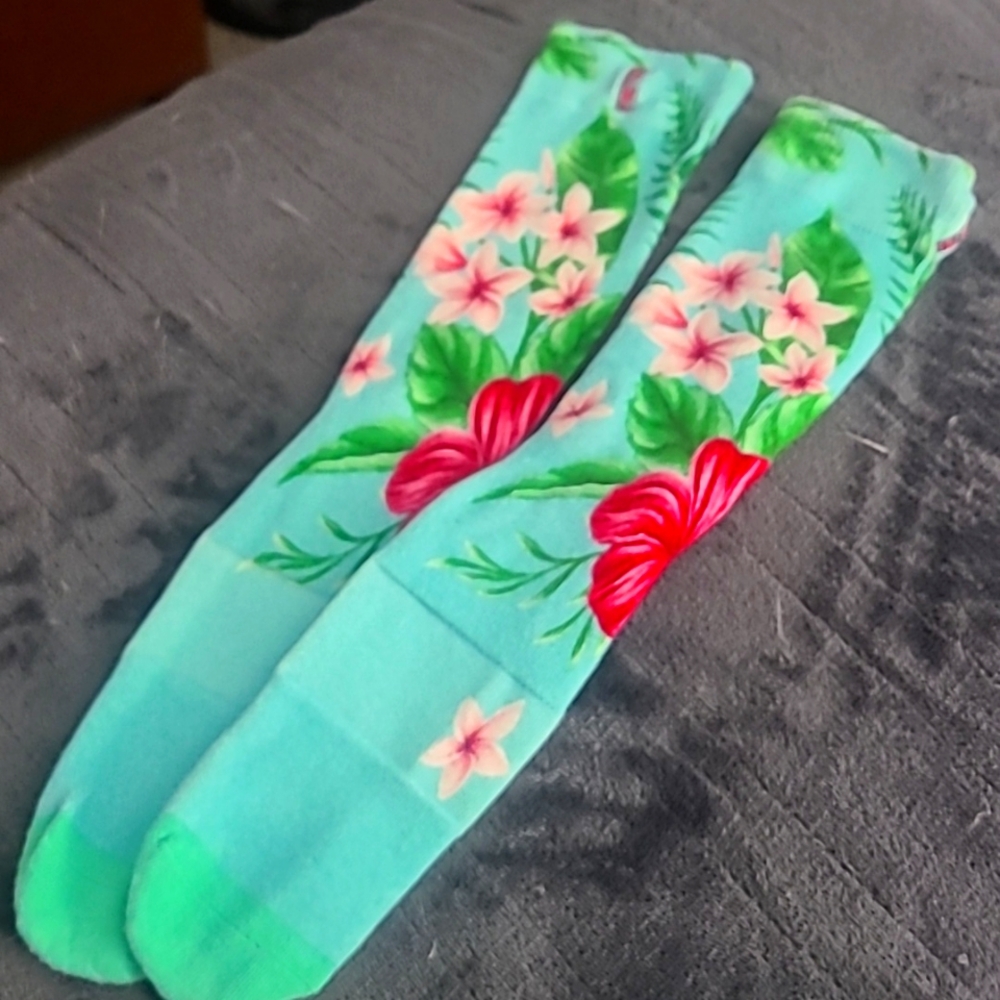 Cariloha flower crew socks